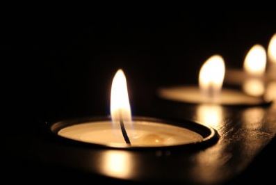 This image has an empty alt attribute; its file name is Candle-1.jpg